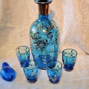 ❤️ BEAUTIFUL! Vintage | Blue Glass with Gold Overlay Decanter & 4 Cordials